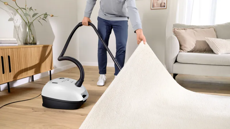Bosch Serie 4 (bagged) vacuum cleaner — view 2