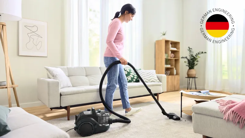 Bosch Serie 4 (bagless) vacuum cleaner — view 2