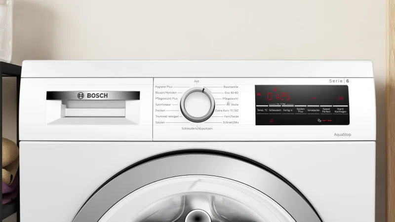 Bosch Serie 6 WUU28T42 washing machine — view 1