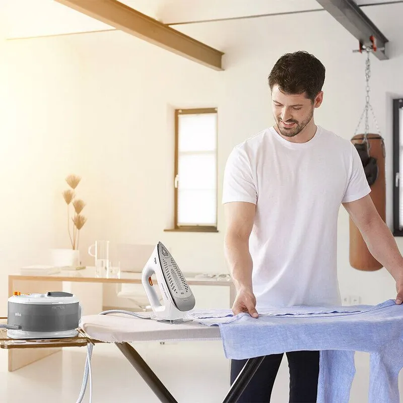 Braun CareStyle Compact IS 2132 WH iron — view 3