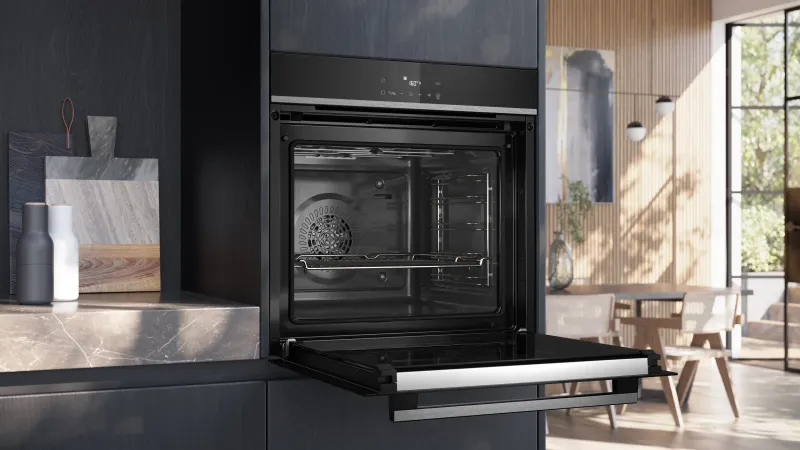 Siemens iQ300 HB571ABS3 oven — view 4